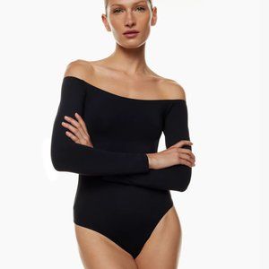 Artizia Babaton Contour Off-Shoulder Longsleeve Bodysuit